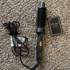Aria Beauty hot styling brush